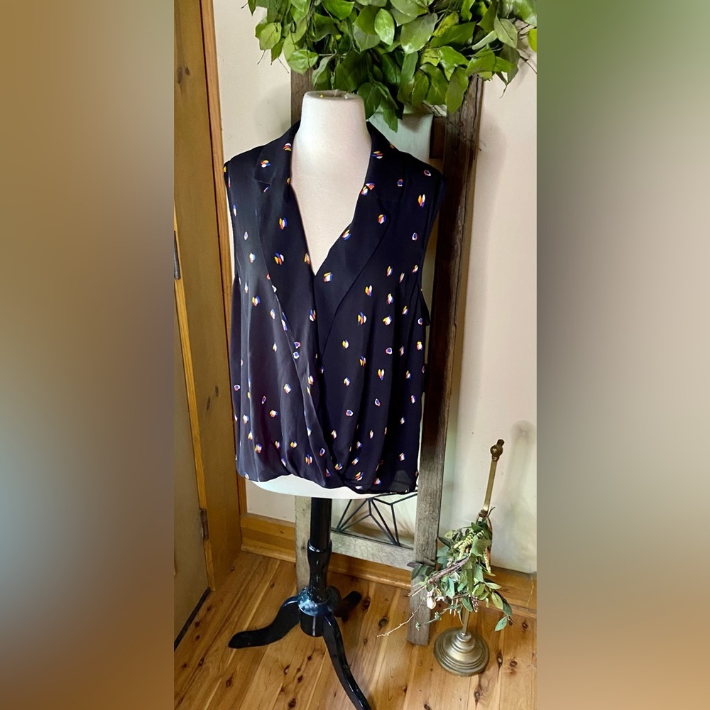 ✨Trouvé V-neck Sleeveless Blouse✨